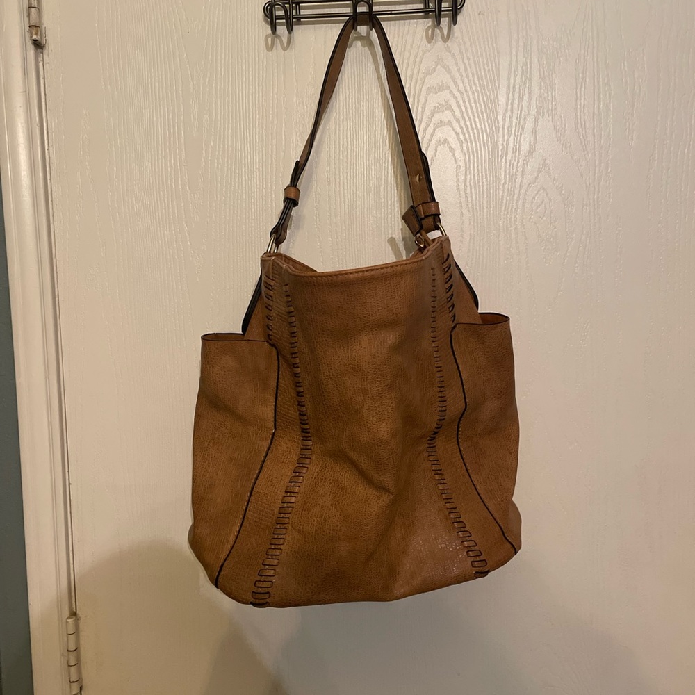 Urban Expressions, large shoulder/tote bag with side pockets. Lots of room.